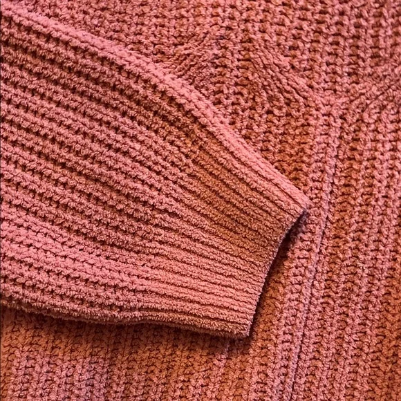 Old Navy Textured Knit Sweater in Dusty Rose - Picture 4 of 4